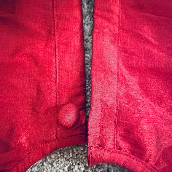 🎄🌟HP🌟Elegant Red Taffeta Beaded Button Back Christmas Tree Skirt 53" Diameter - Picture 7 of 13